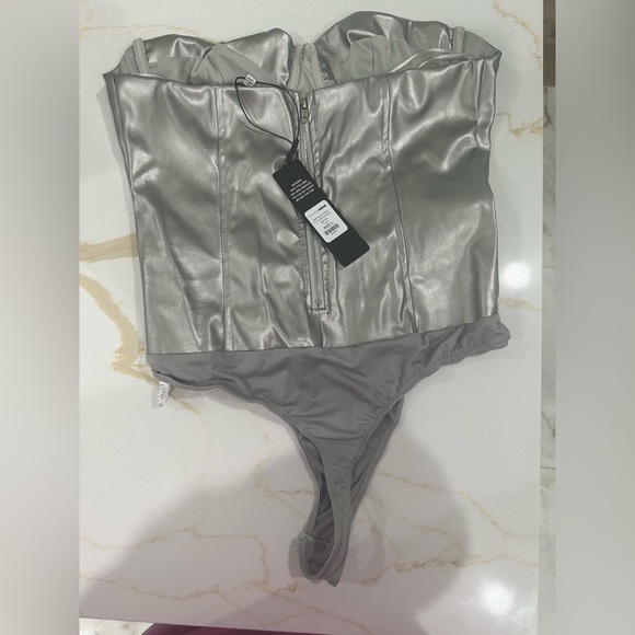 Valentina Metallic PU Corset Bodysuit - Silver FASHION NOVA NWT - Picture 4 of 6